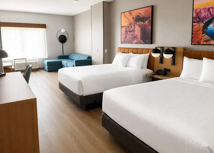 La Quinta & By Wyndham Hotel *